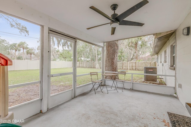 sunroom / solarium featuring ceiling fan