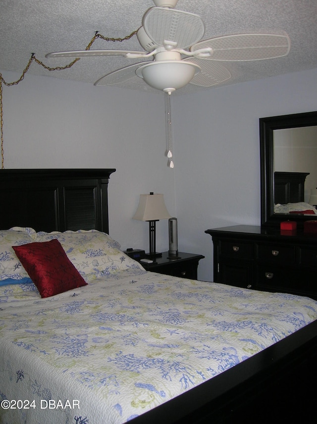 bedroom with a textured ceiling and ceiling fan