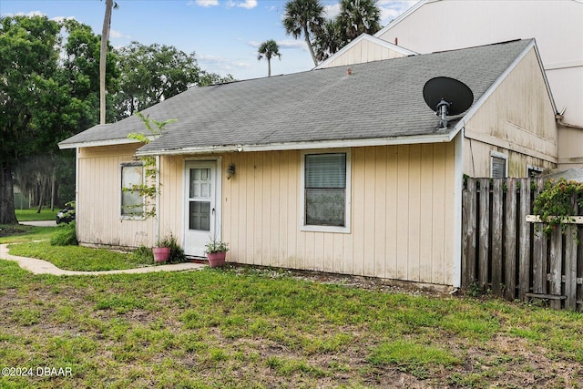view of front of home with a front yard