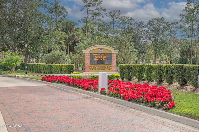 view of community / neighborhood sign