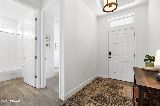 foyer entrance featuring baseboards