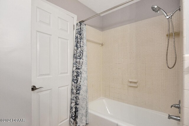 bathroom with shower / tub combo with curtain