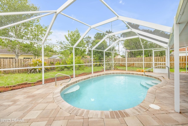 20 Potters Ln, Palm Coast, FL 32164 - view of swimming pool featuring a fenced backyard, a patio area, and a lanai