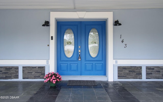 entrance to property featuring stucco siding