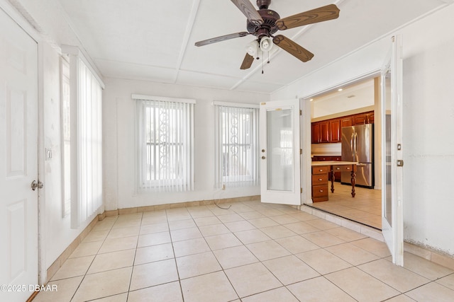 unfurnished room featuring ceiling fan and light tile patterned floors