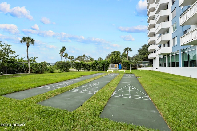 view of property's community featuring a yard