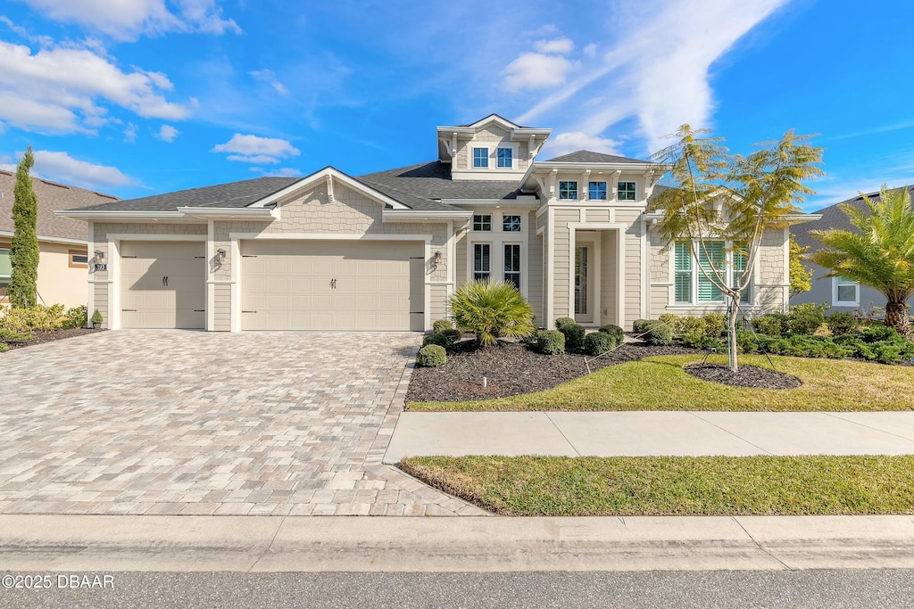 view of front facade featuring a garage