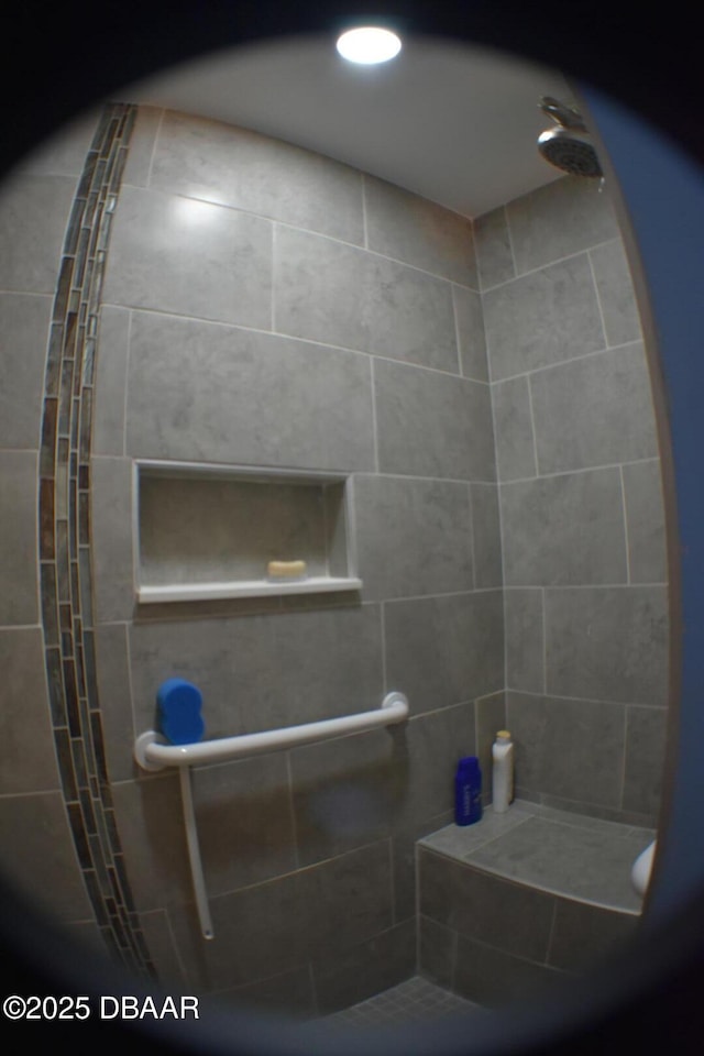 full bath featuring tiled shower