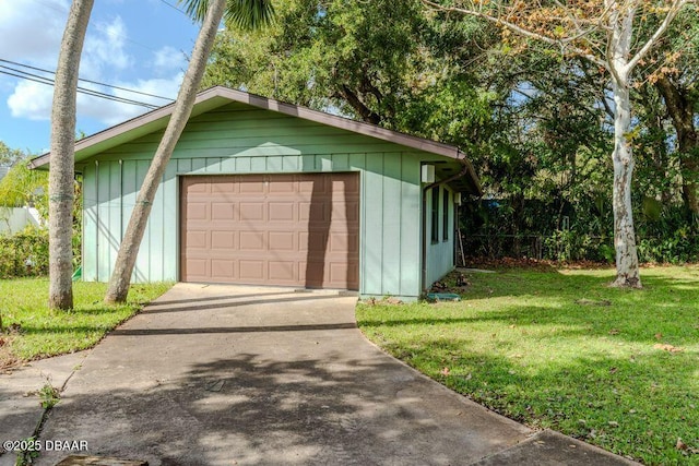 view of detached garage