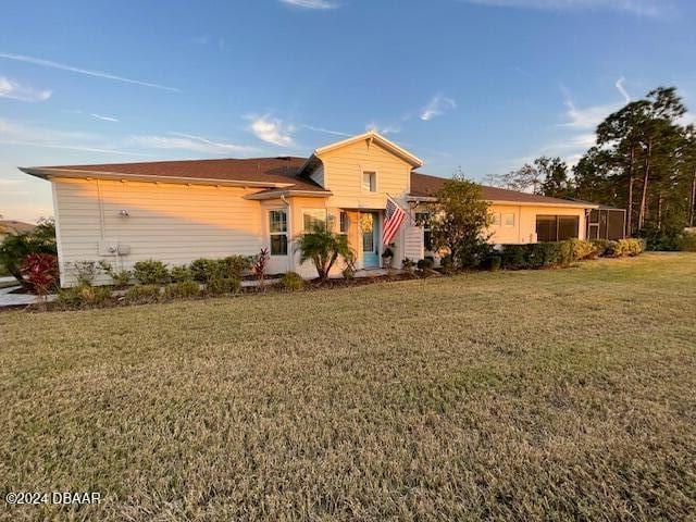 view of front of house with a front lawn