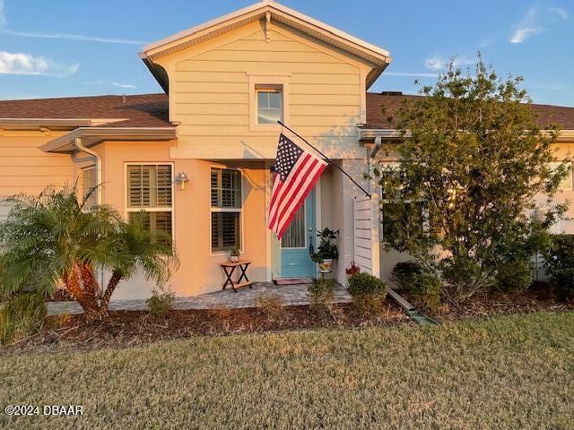 view of front of house featuring a front yard