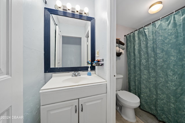 1233 S Atlantic Ave Unit 2230, Daytona Beach, FL 32118 - bathroom featuring toilet, wood finished floors, vanity, and curtained shower