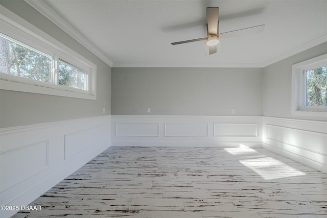 empty room featuring ceiling fan and ornamental molding