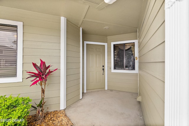 entrance to property with ceiling fan