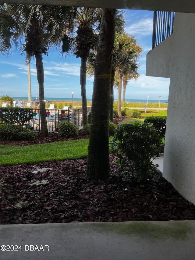 view of yard featuring a water view