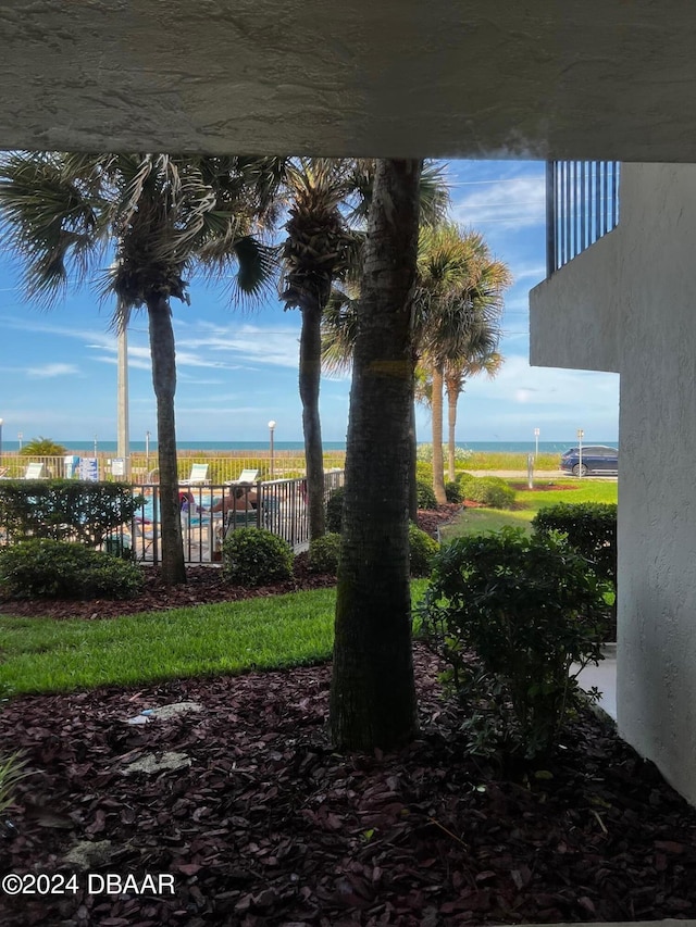 view of yard featuring a water view