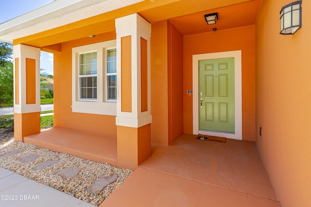 entrance to property featuring covered porch