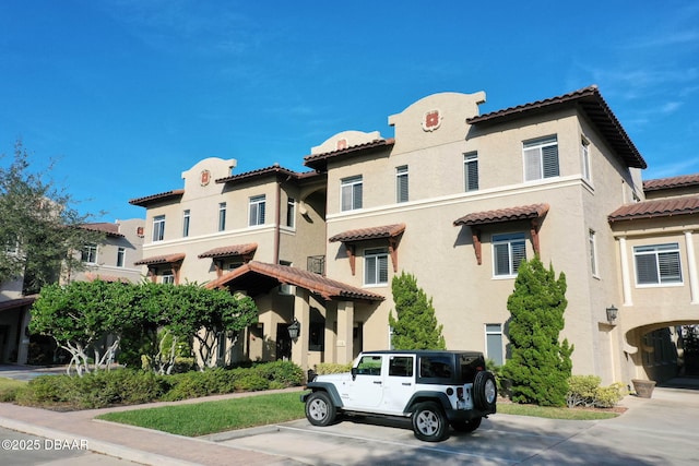 view of mediterranean / spanish-style house