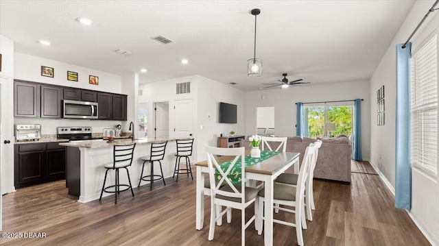 dining area with recessed lighting, visible vents, dark wood-type flooring, and ceiling fan