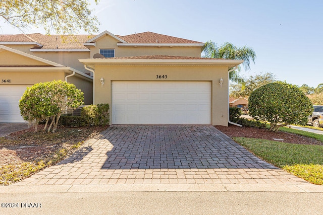 view of front facade featuring a garage