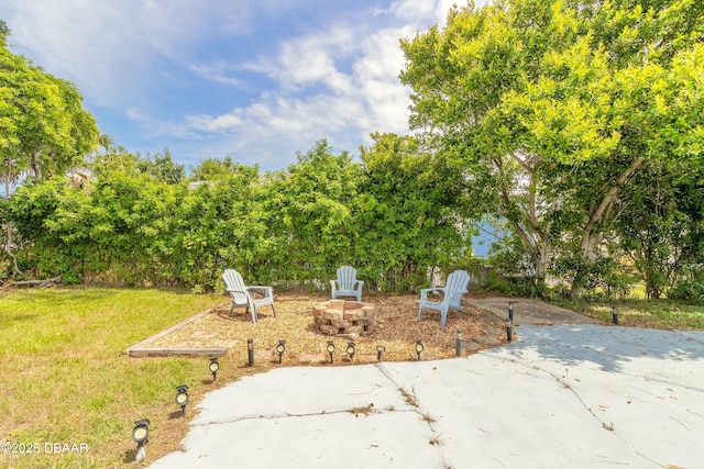 view of patio with an outdoor fire pit