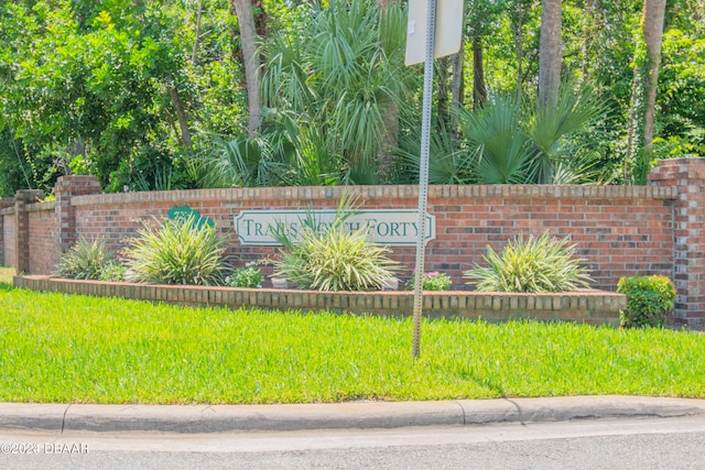 view of community / neighborhood sign