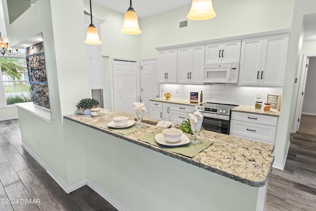 kitchen featuring kitchen peninsula, decorative backsplash, electric range, decorative light fixtures, and white cabinetry