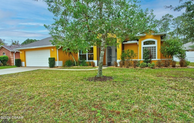 view of front of property featuring a front lawn and a garage