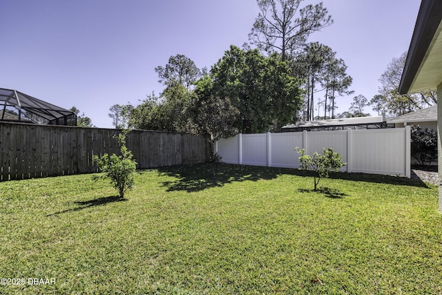 view of yard featuring a fenced backyard