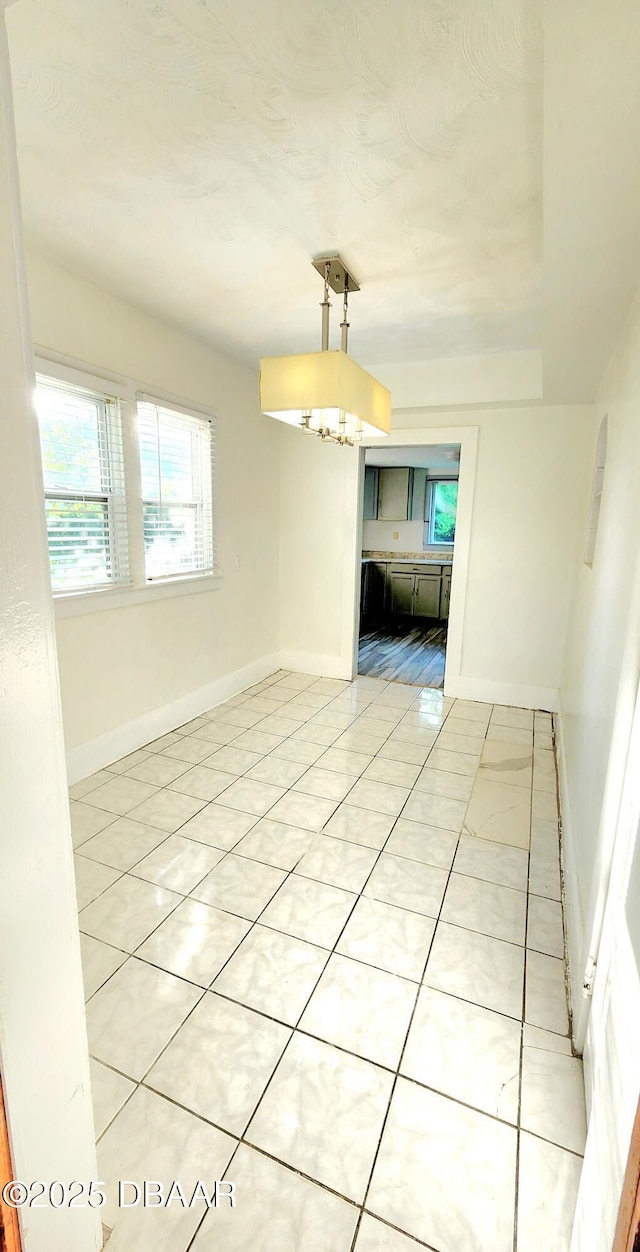 524 W St, Daytona Beach, FL 32114 - unfurnished room with baseboards and a chandelier