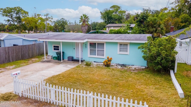 single story home featuring a front yard