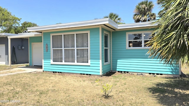 view of front facade with a front yard and a garage