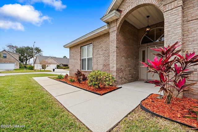 property entrance featuring a yard