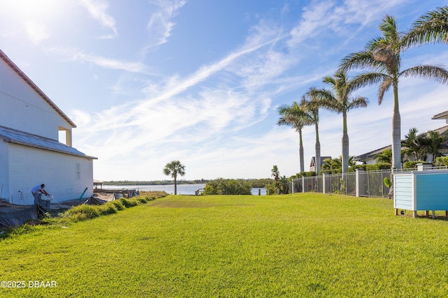 view of yard featuring a water view