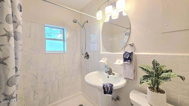 52 Palm Dr, Ormond Beach, FL 32176 - bathroom featuring tiled shower and tile walls