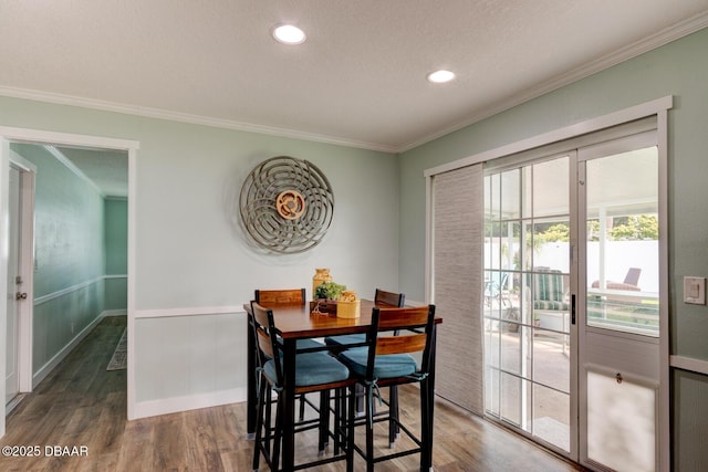 2917 Carriage Dr, South Daytona, FL 32119 - dining area featuring wood finished floors, crown molding, a wainscoted wall, and recessed lighting