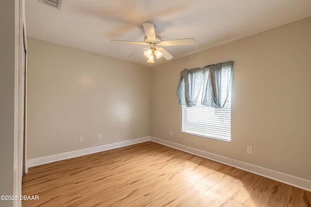 empty room featuring light hardwood / wood-style floors and ceiling fan