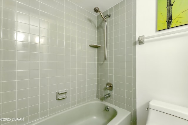 2530 Nordman Ave, New Smyrna Beach, FL 32168 - full bath with toilet and washtub / shower combination