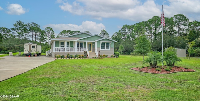 view of front facade featuring a front lawn and covered porch