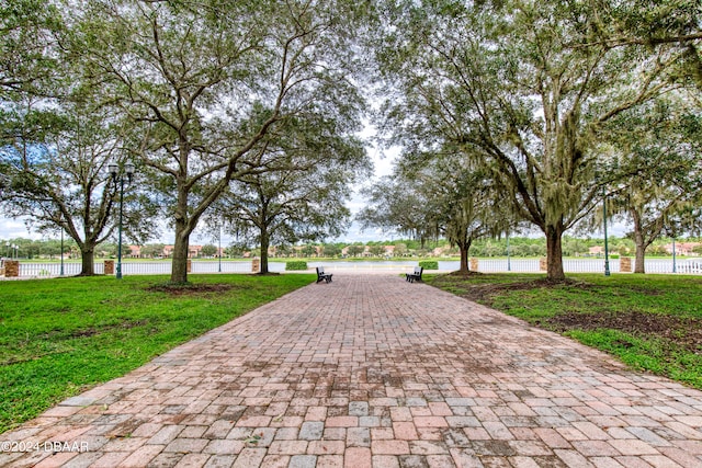 view of property's community featuring a lawn