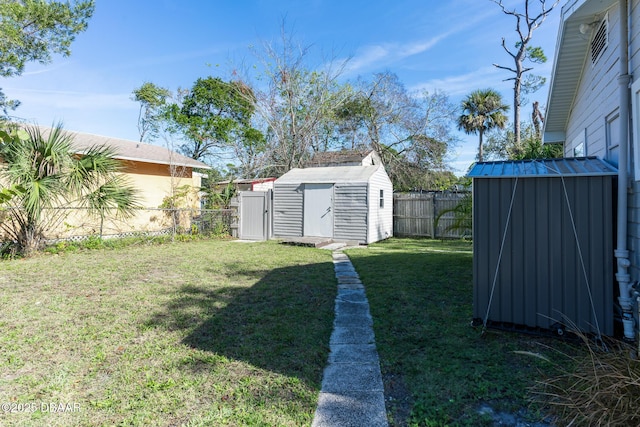 view of yard with a shed