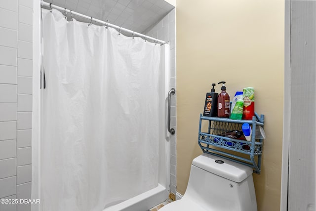 bathroom with curtained shower and toilet