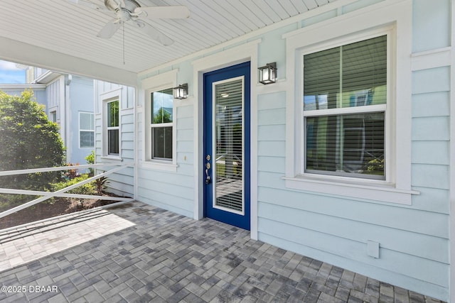 562 Landshark Blvd, Daytona Beach, FL 32124 - unfurnished sunroom featuring a ceiling fan