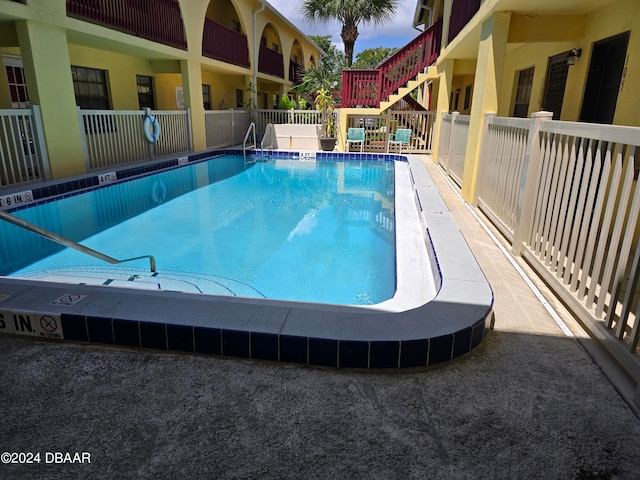 view of swimming pool