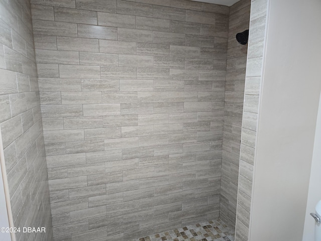 bathroom featuring toilet and tiled shower