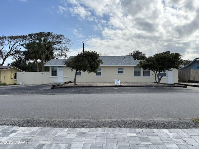 view of front of property