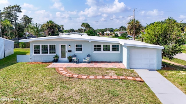 view of front of home featuring a garage and a front yard