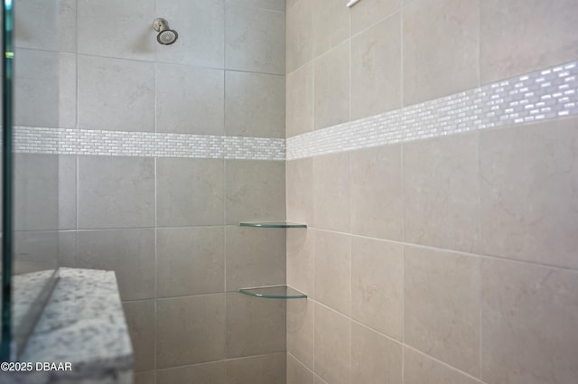 bathroom featuring tiled shower