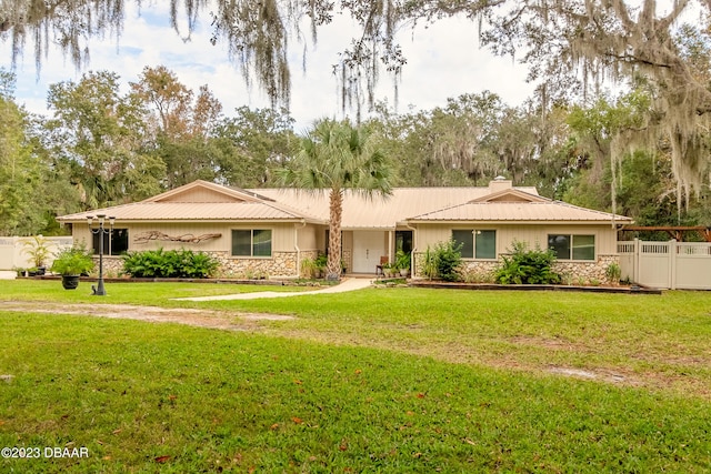 ranch-style house featuring a front lawn