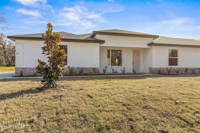 21 Weymouth Ln, Palm Coast, FL 32164 - prairie-style home with stucco siding and a front lawn
